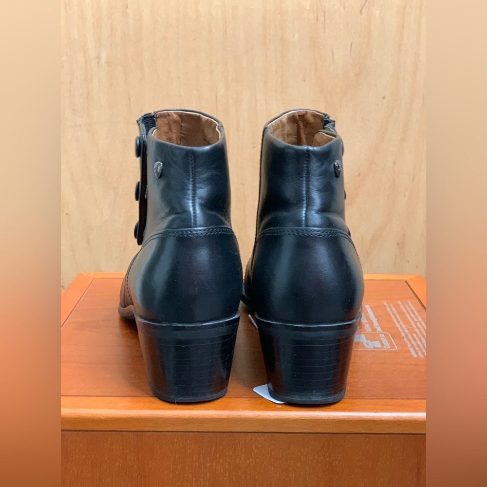 Ariat Black Leather Snap Ankle Booties. Size-9.5B. Quiet Confidence - Picture 4 of 8